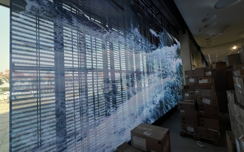 Dubai Festival Mall, dual-side screen