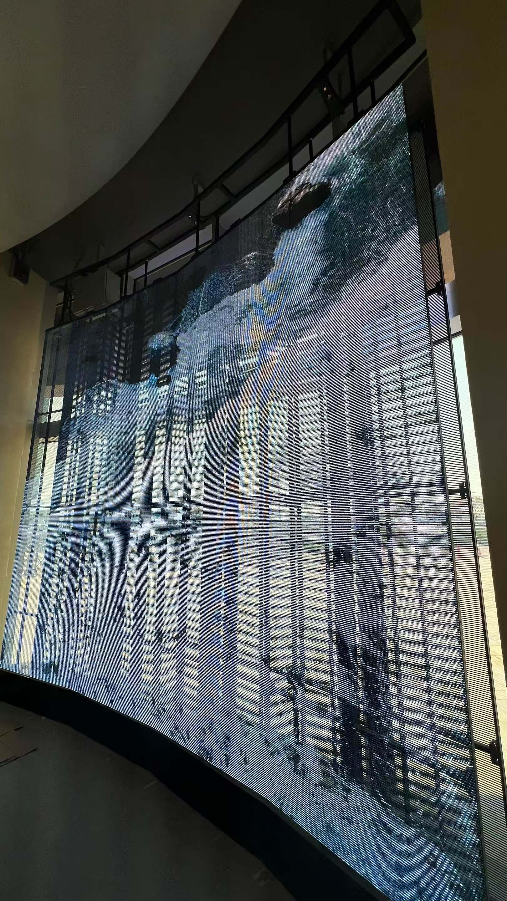 Dubai Festival Mall, dual-side screen
